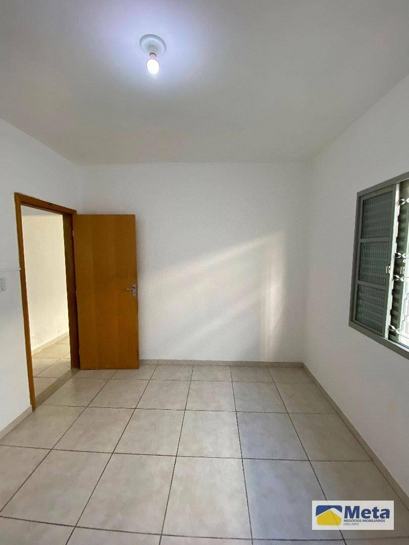 Casa para alugar com 2 quartos, 90m² - Foto 10