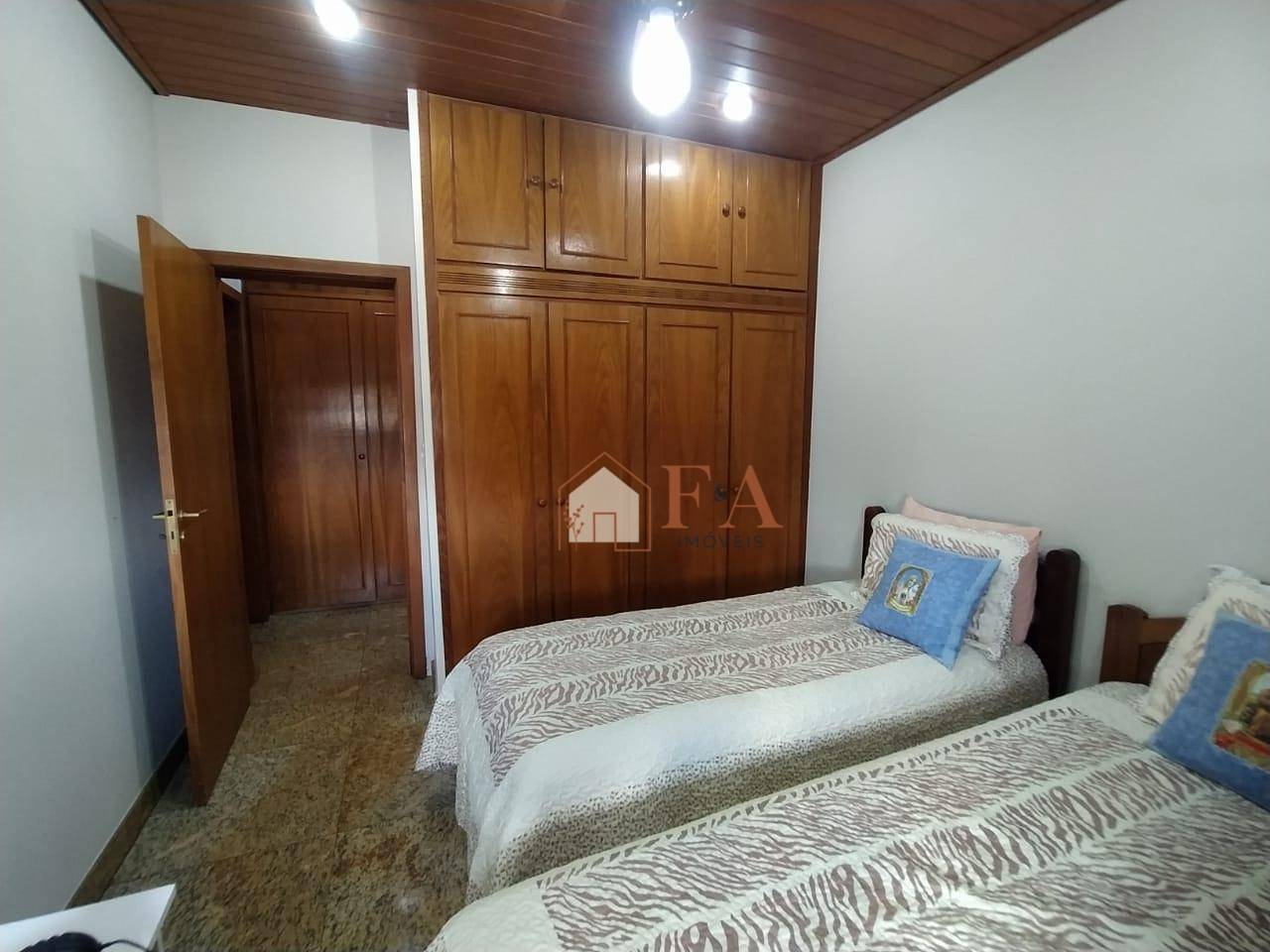 Apartamento à venda com 4 quartos, 240m² - Foto 18