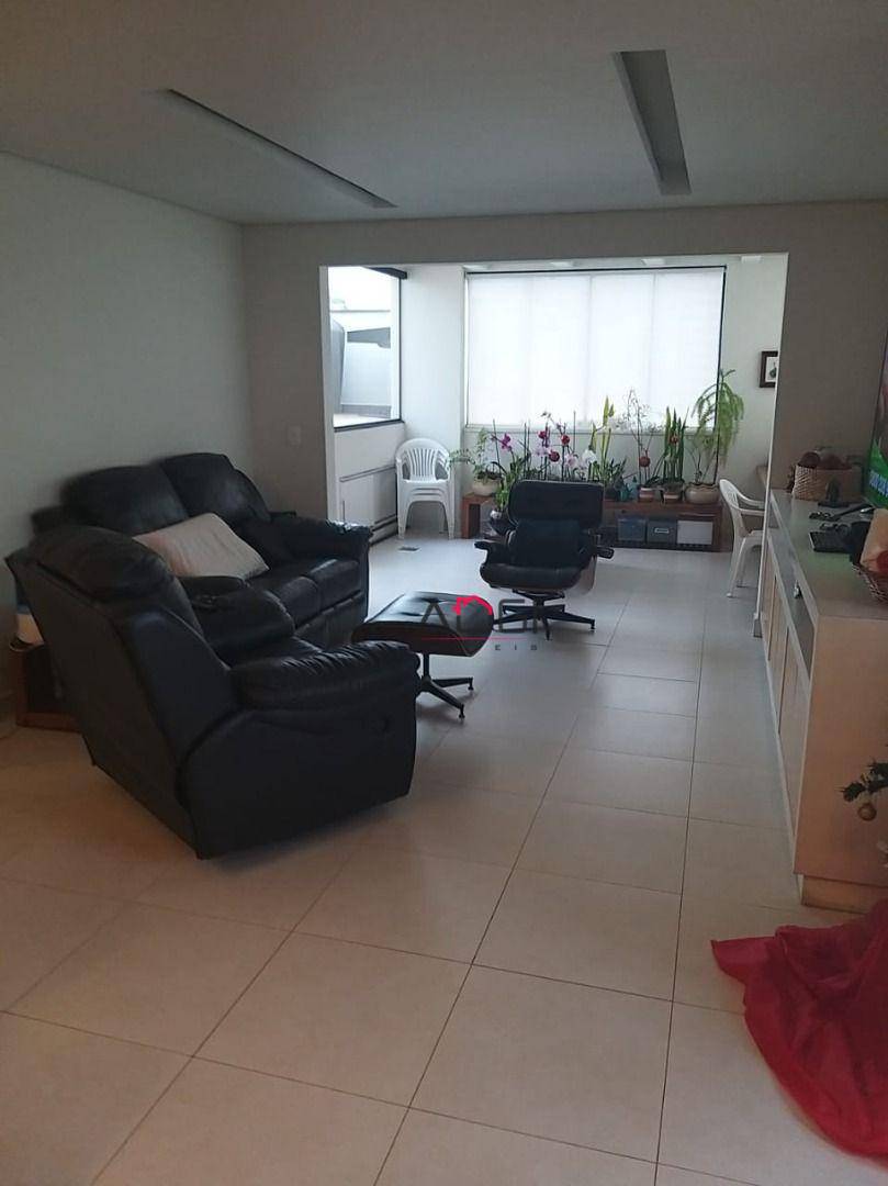 Apartamento à venda com 3 quartos, 197m² - Foto 2