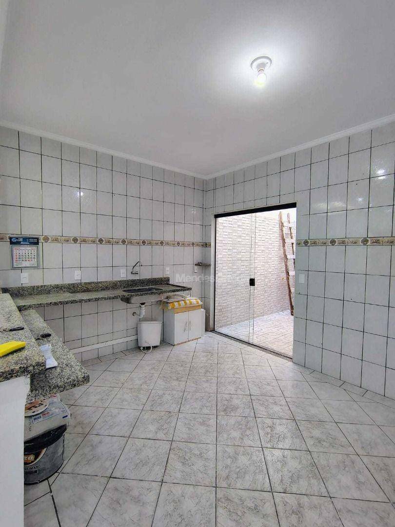 Casa à venda com 2 quartos, 180m² - Foto 11