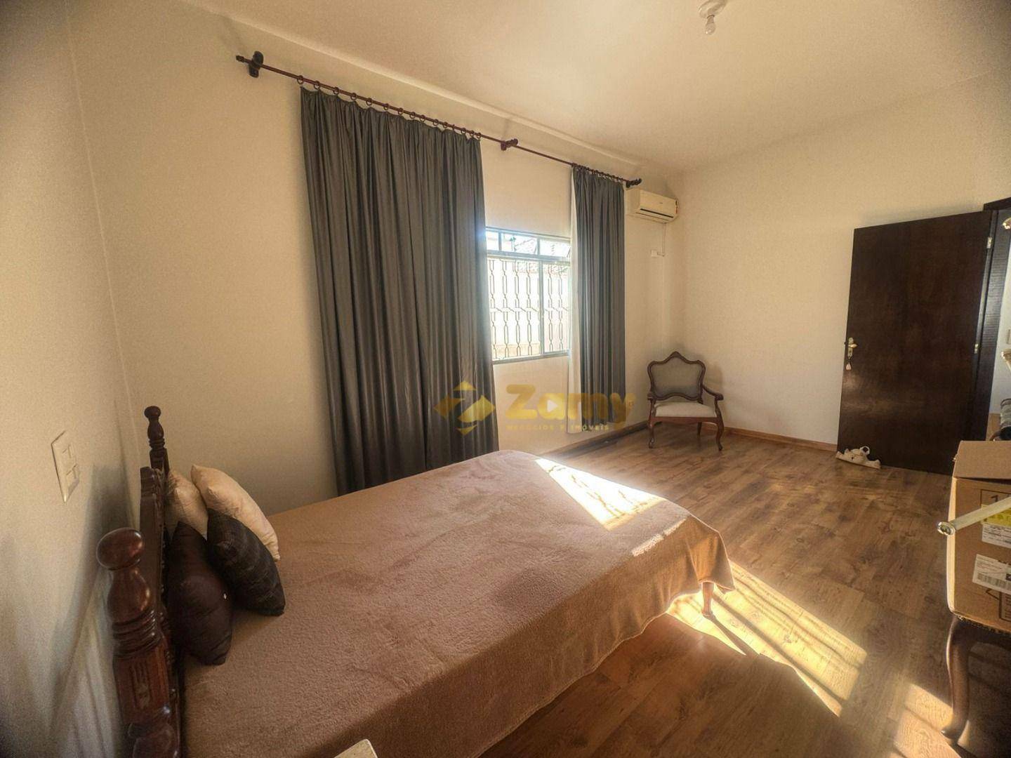 Casa à venda com 4 quartos, 238m² - Foto 9