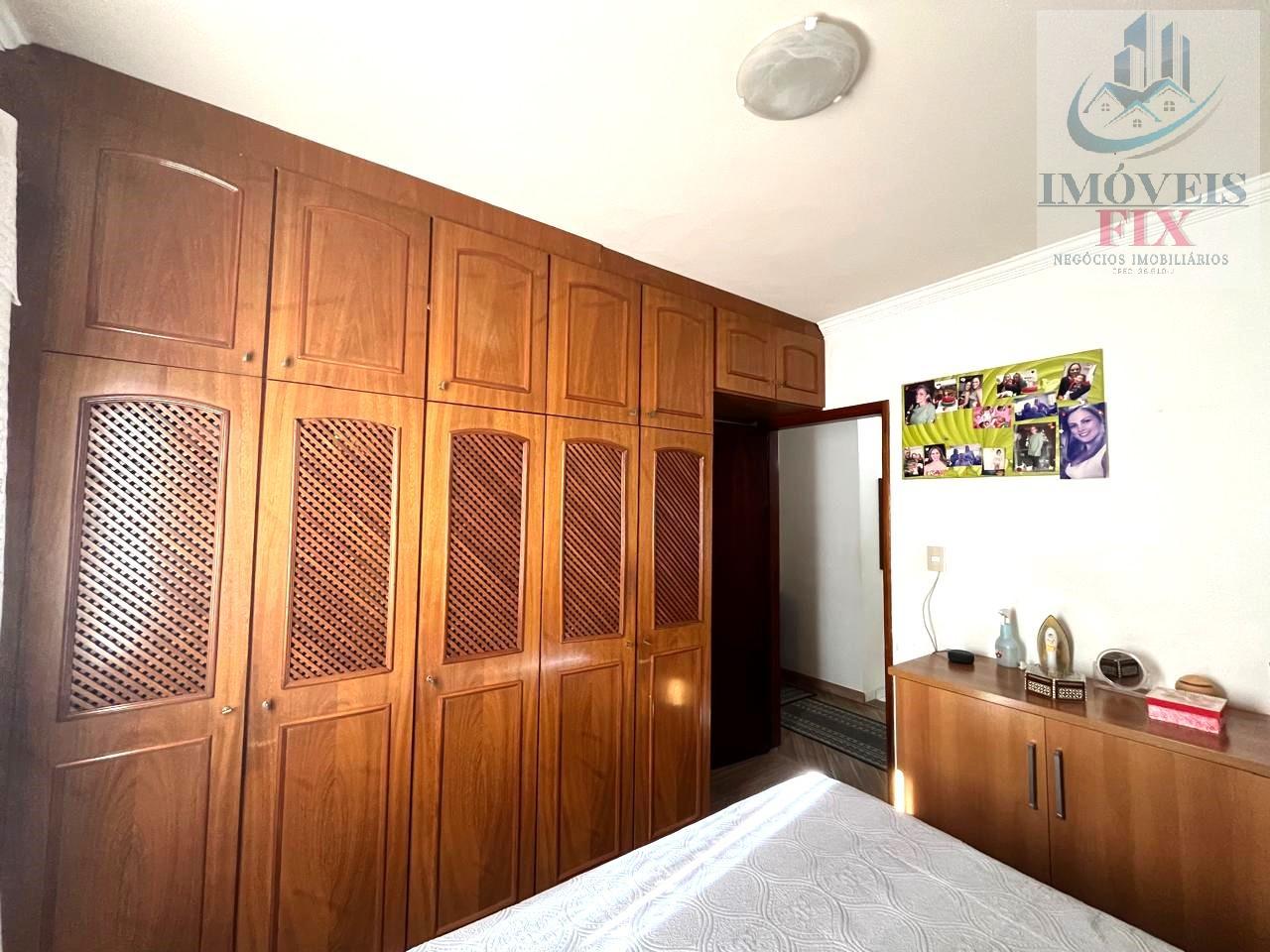 Casa à venda com 4 quartos, 258m² - Foto 14