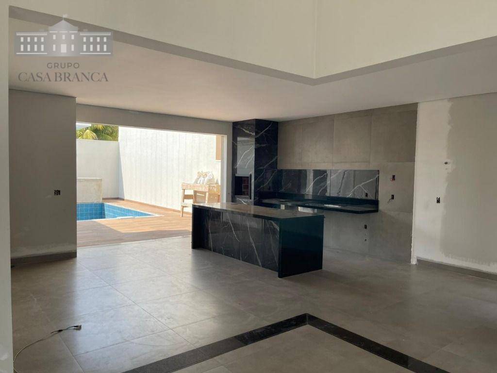 Casa de Condomínio à venda com 3 quartos, 250m² - Foto 1