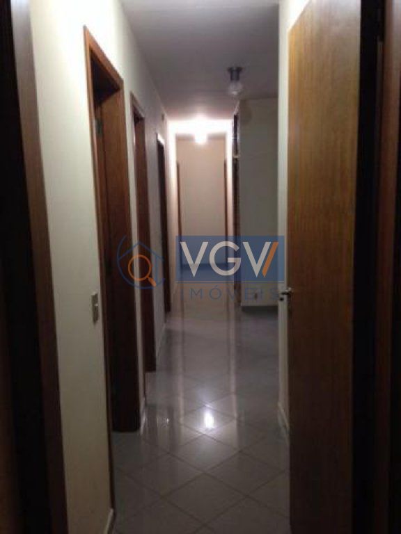 Casa à venda com 4 quartos, 300m² - Foto 5