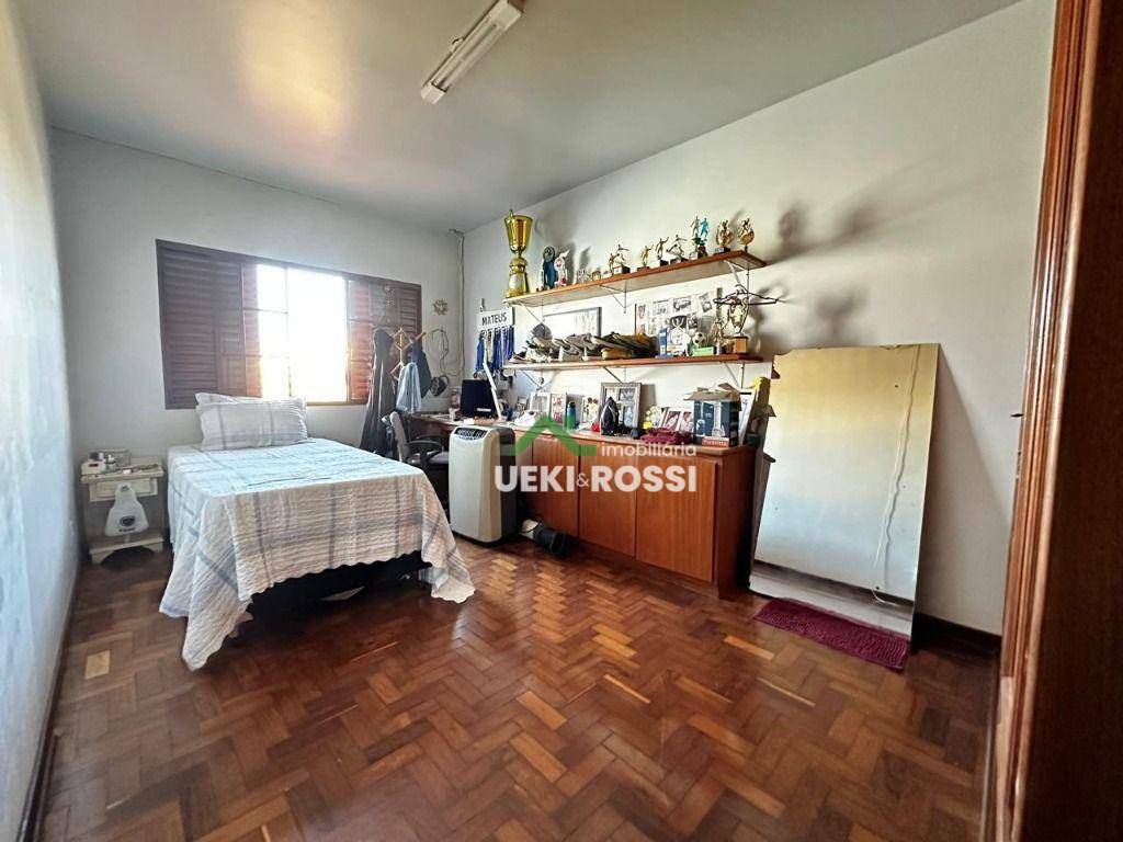 Casa à venda com 4 quartos, 225m² - Foto 17