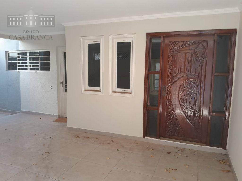 Casa à venda com 4 quartos, 231m² - Foto 3