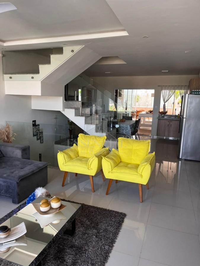 Casa à venda com 3 quartos, 220m² - Foto 2