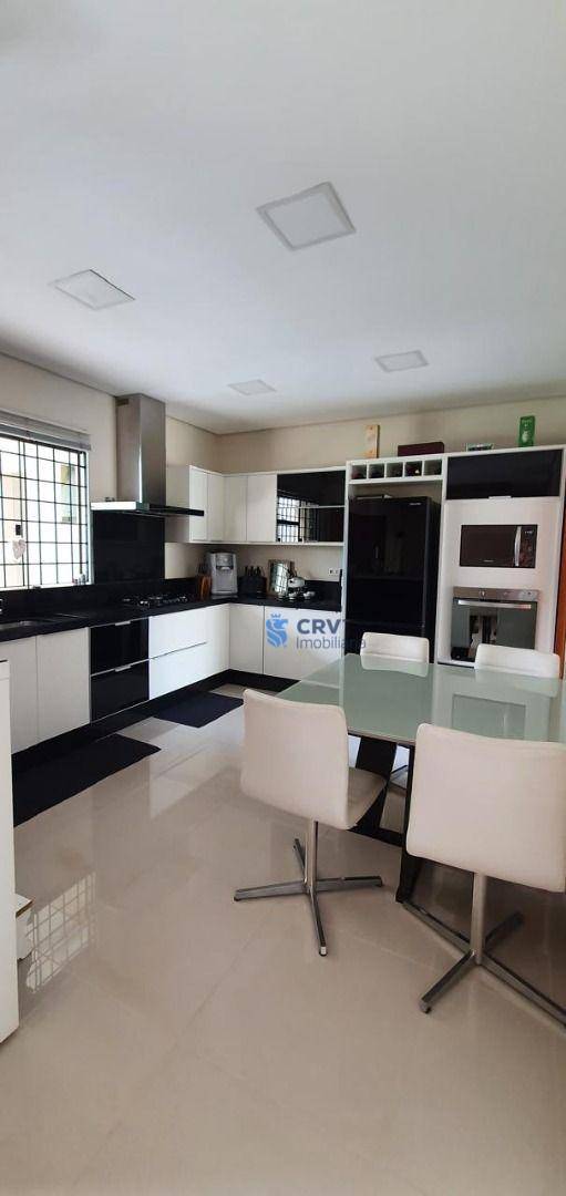 Casa à venda e aluguel com 3 quartos, 205m² - Foto 4