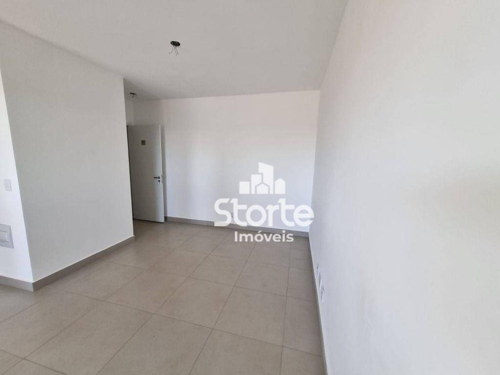 Apartamento para alugar com 3 quartos, 81m² - Foto 3