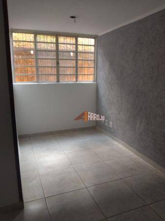 Apartamento à venda com 3 quartos, 65m² - Foto 2