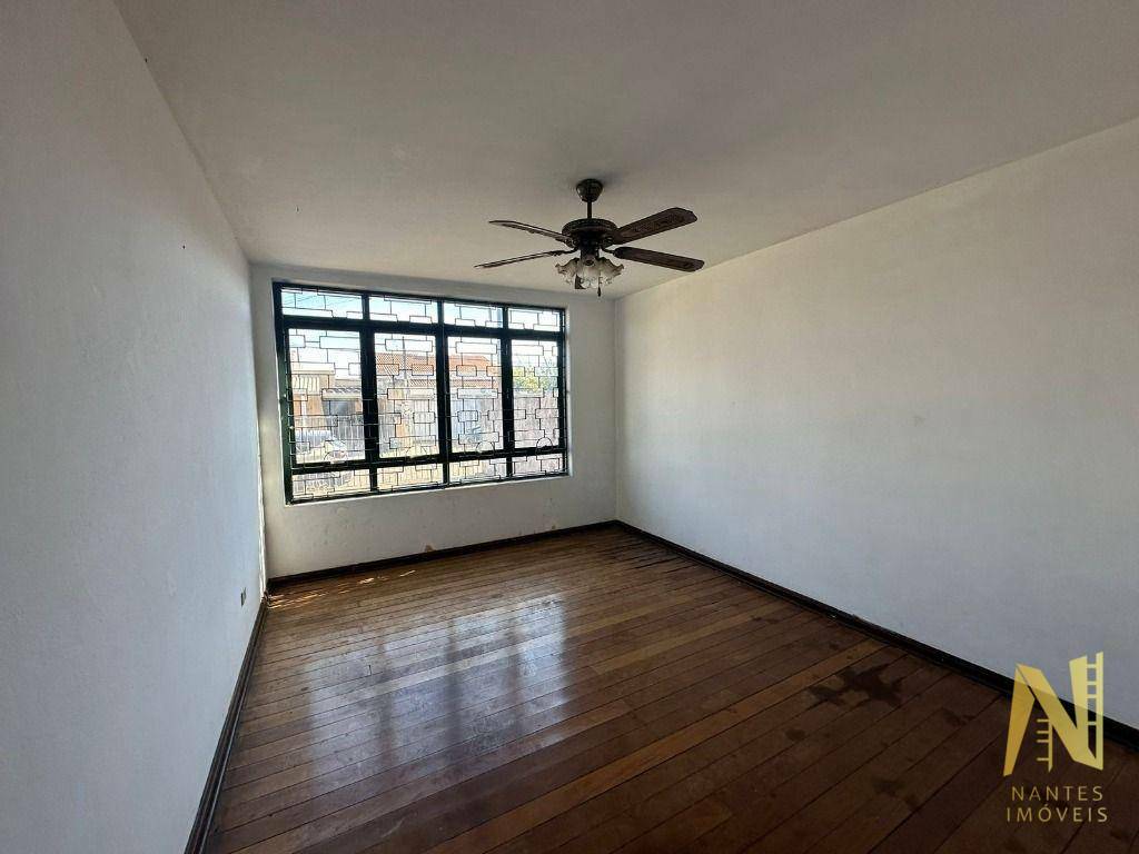 Casa à venda com 3 quartos, 260m² - Foto 2