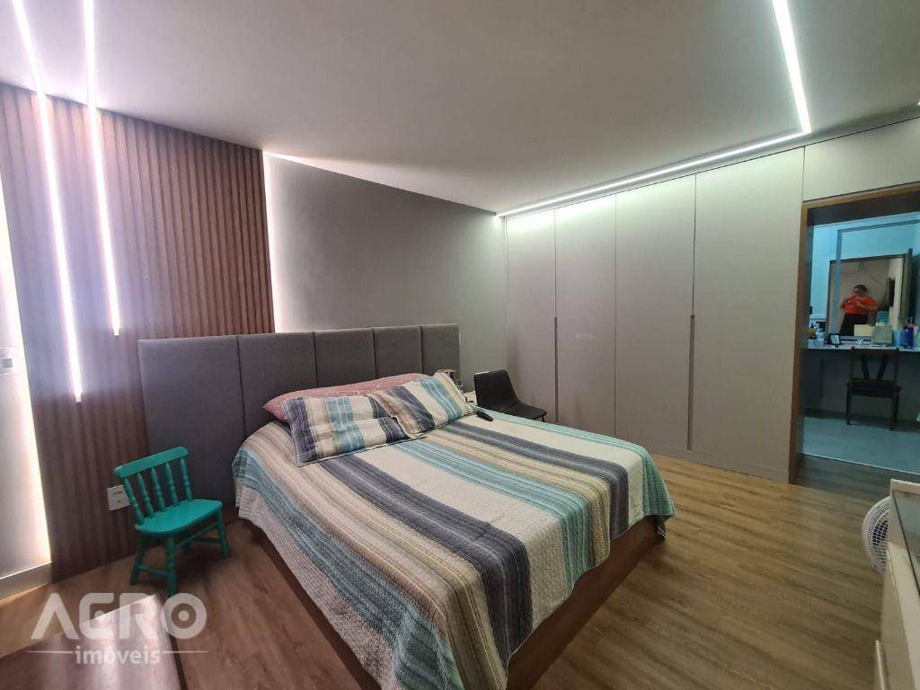 Casa à venda com 3 quartos, 252m² - Foto 6