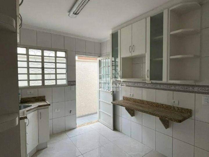 Casa para alugar com 3 quartos, 100m² - Foto 5