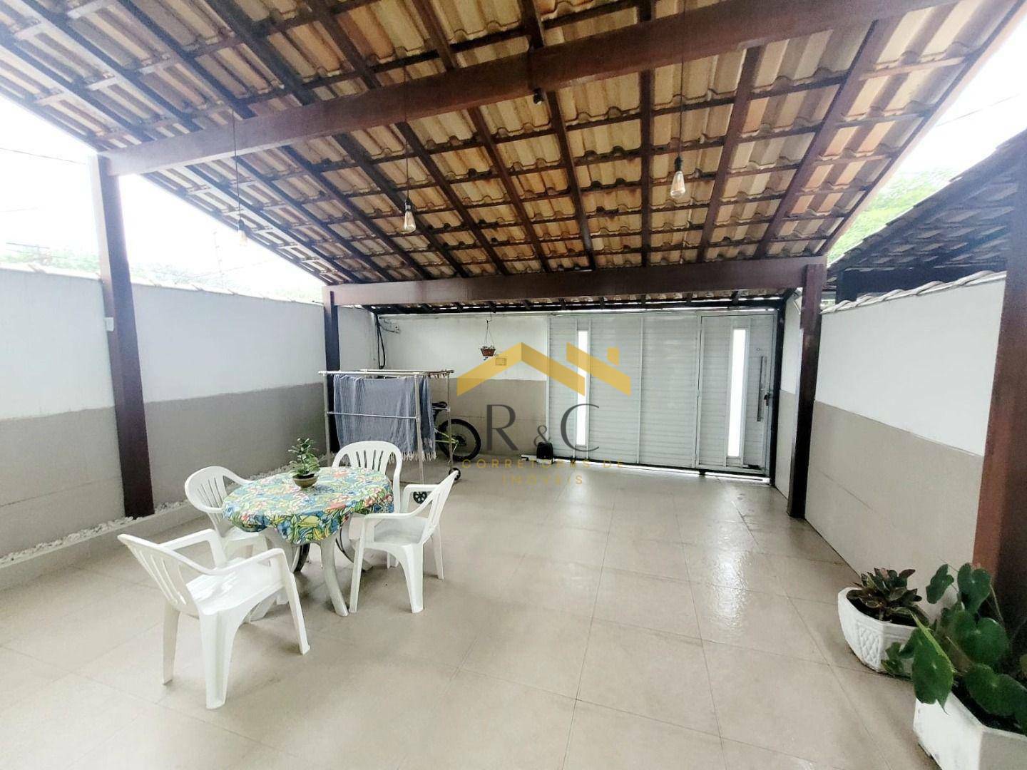 Casa à venda com 2 quartos, 120m² - Foto 2