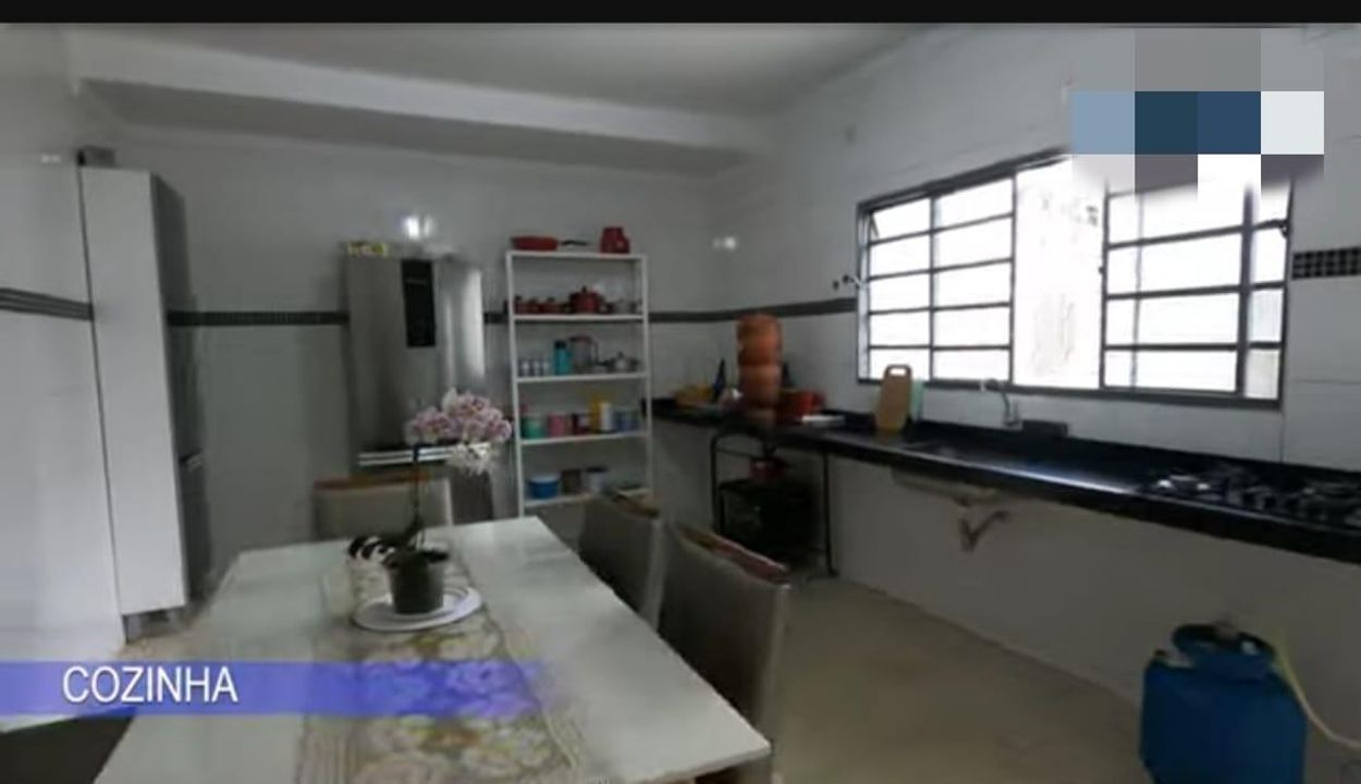 Casa à venda com 2 quartos, 203m² - Foto 2