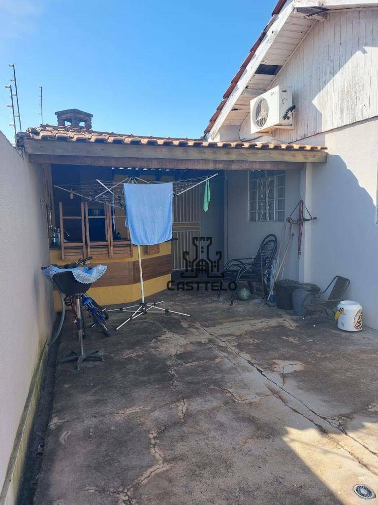 Casa à venda com 2 quartos, 70m² - Foto 7