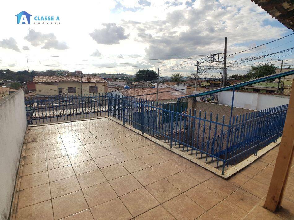 Casa de Condomínio à venda com 3 quartos, 380m² - Foto 1