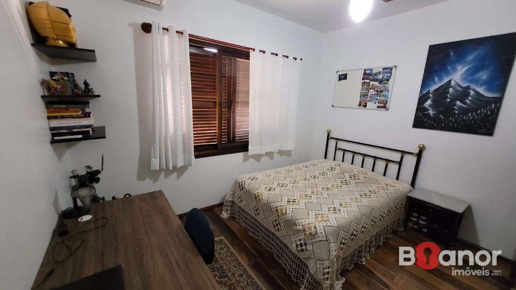 Casa à venda com 3 quartos, 310m² - Foto 18