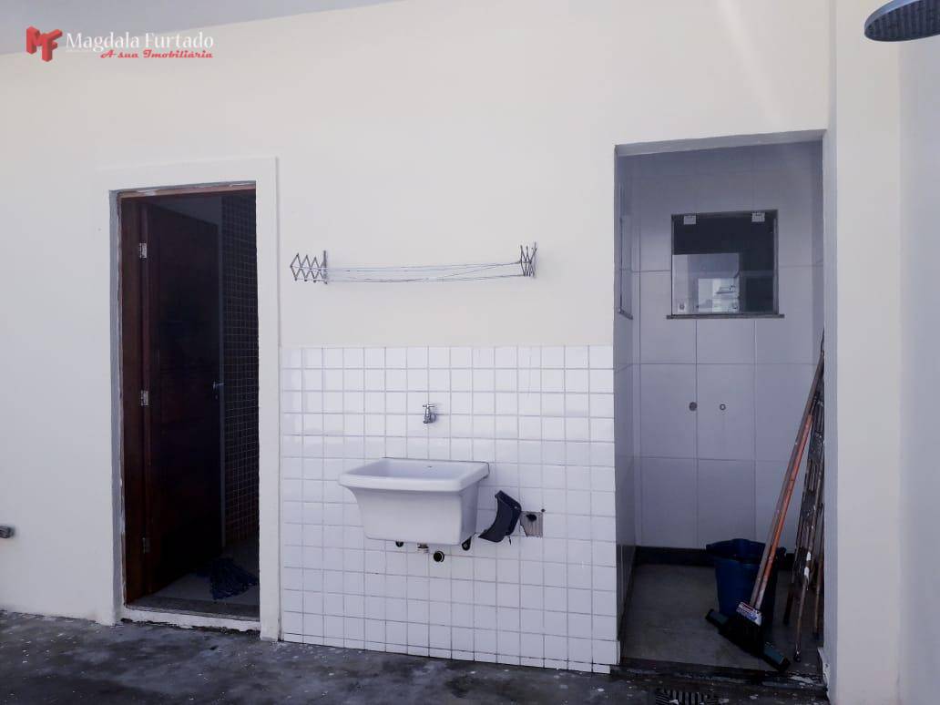 Casa à venda com 2 quartos, 75m² - Foto 4