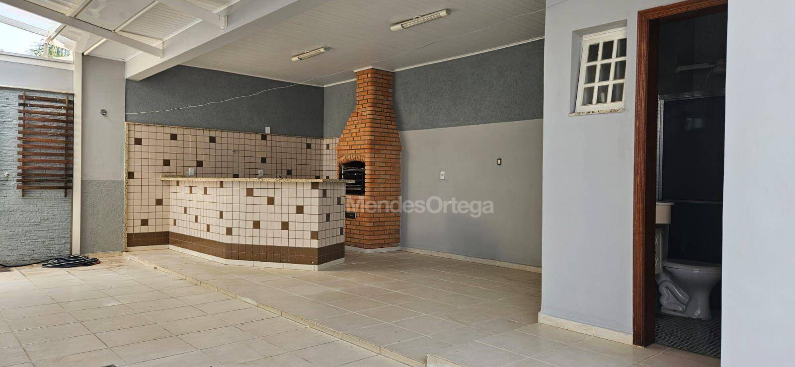 Casa de Condomínio para alugar com 3 quartos, 300m² - Foto 23