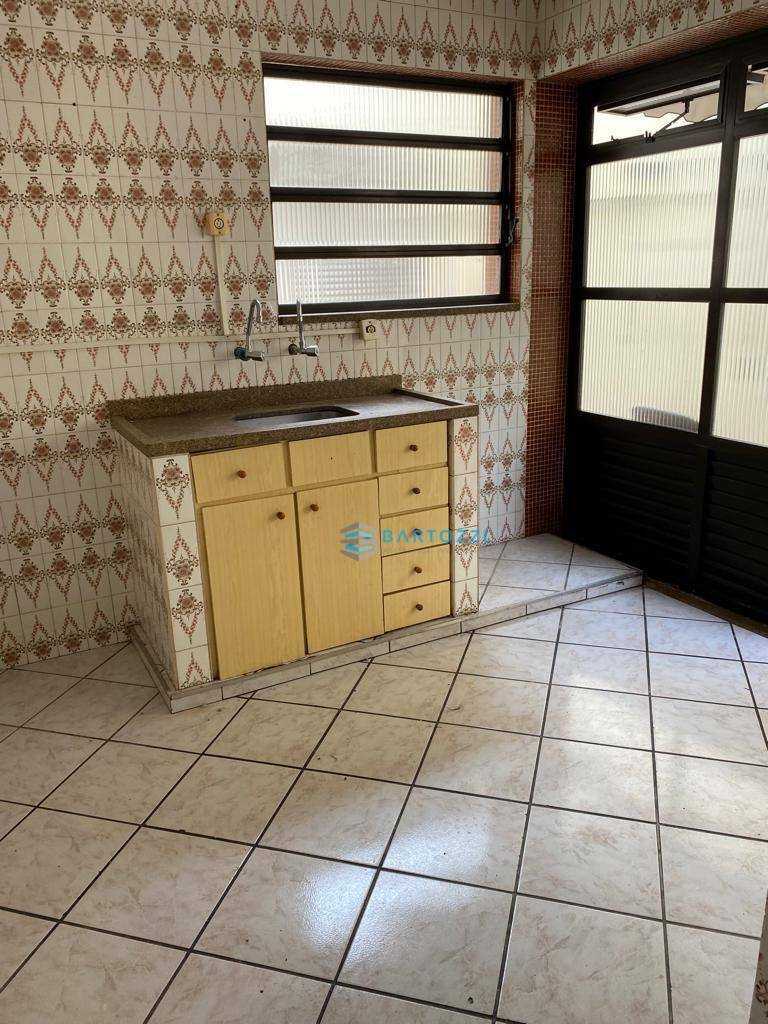 Casa para alugar com 2 quartos, 90m² - Foto 2