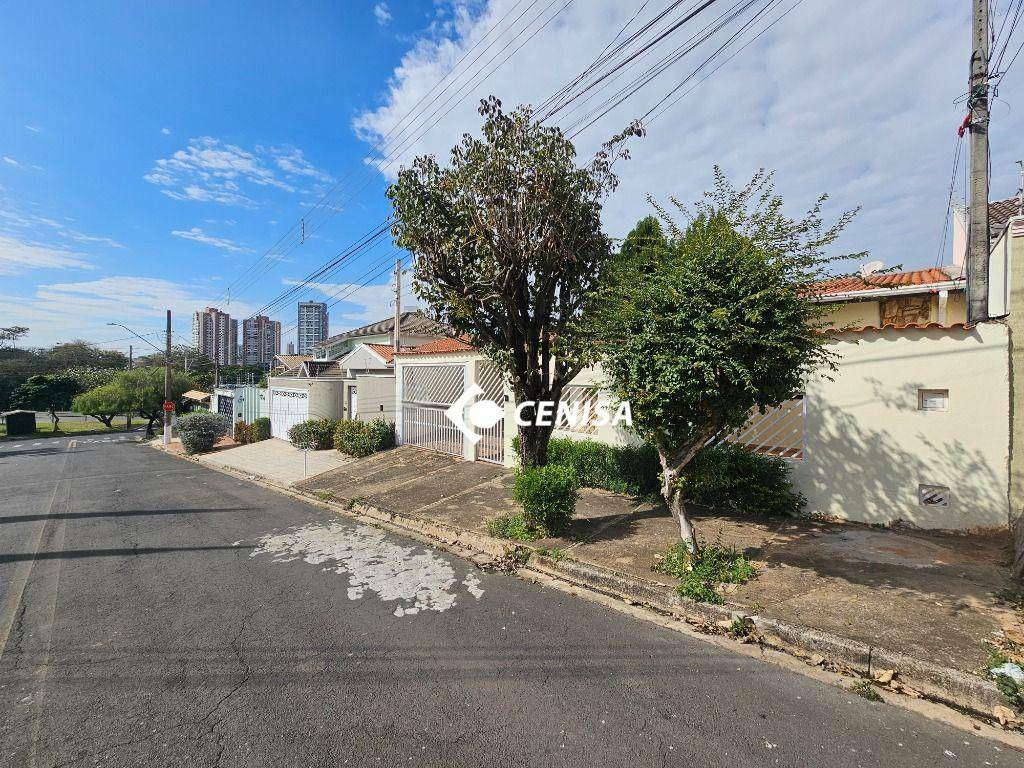 Casa para alugar com 4 quartos, 200m² - Foto 2