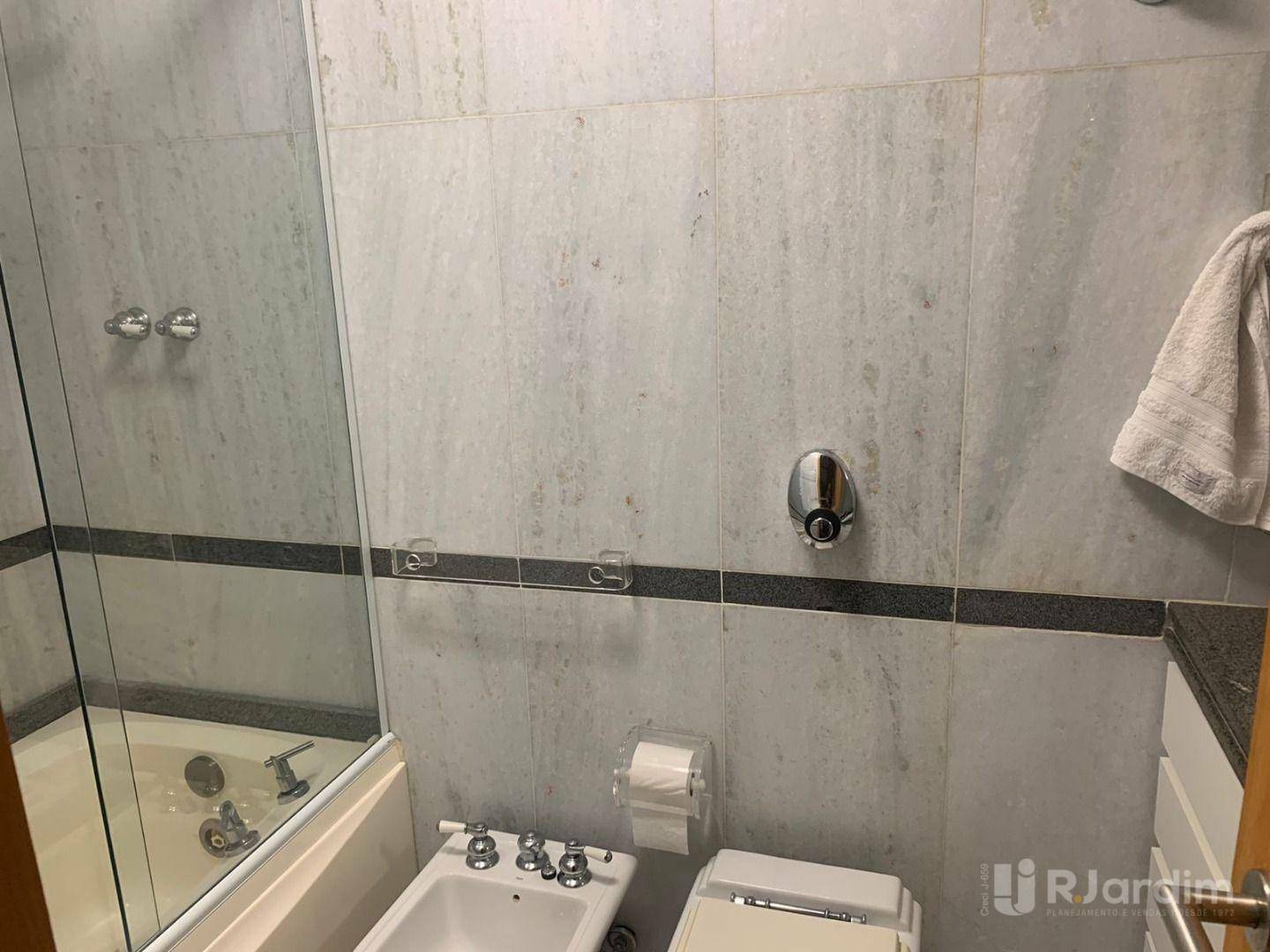 Apartamento para alugar com 4 quartos, 137m² - Foto 17