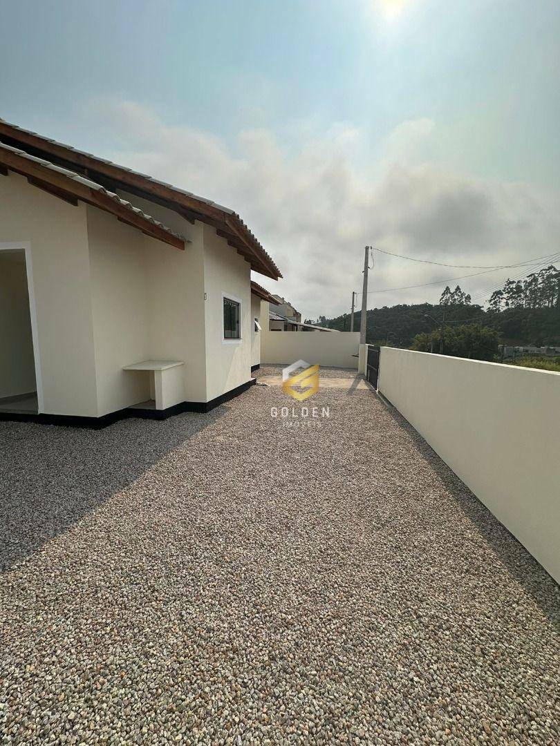 Casa à venda com 3 quartos, 67m² - Foto 3