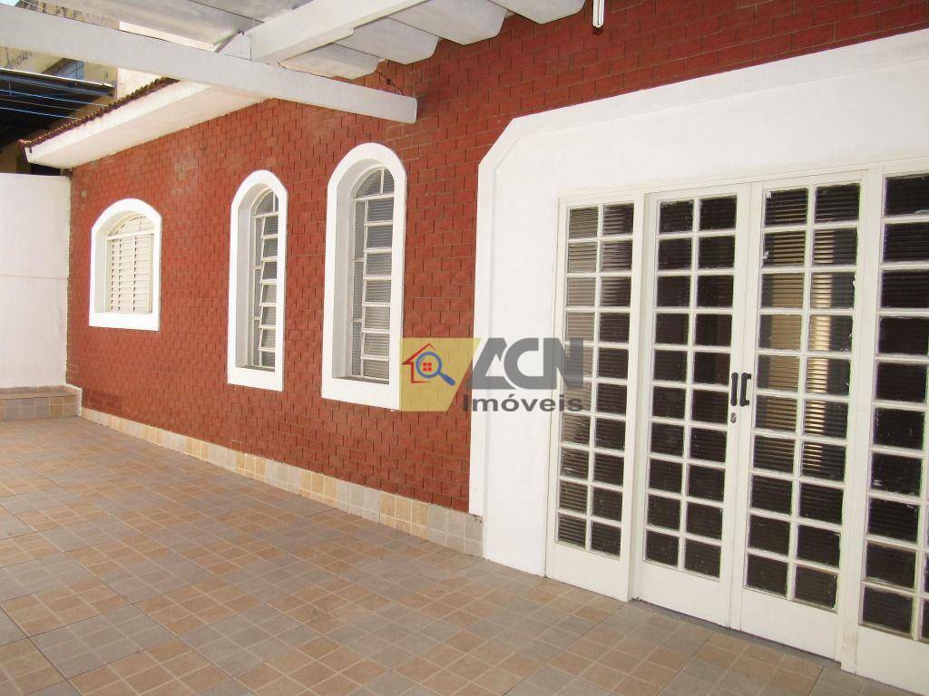 Casa para alugar com 4 quartos, 182m² - Foto 3