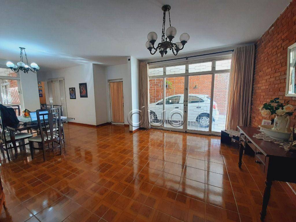 Casa à venda com 3 quartos, 250m² - Foto 1