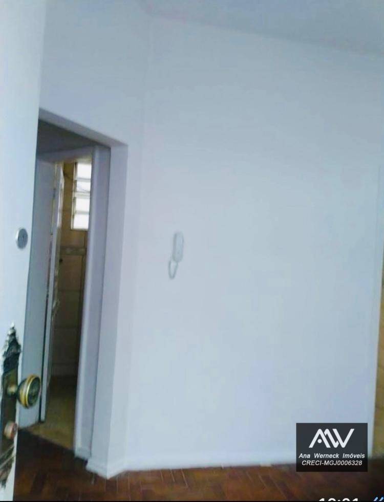 Apartamento à venda com 2 quartos, 70m² - Foto 4