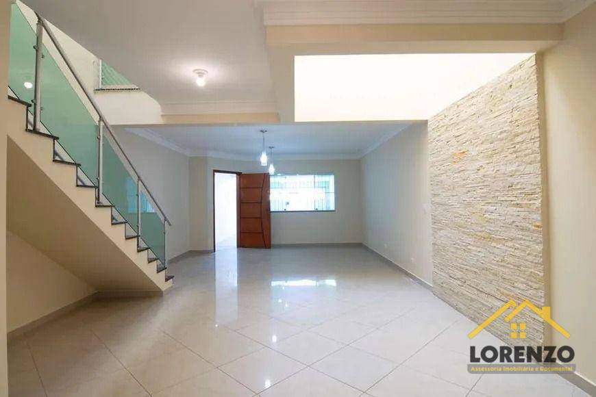 Sobrado à venda com 3 quartos, 160m² - Foto 1