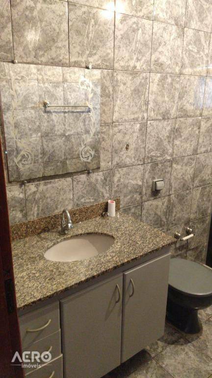 Casa à venda com 2 quartos, 130m² - Foto 11