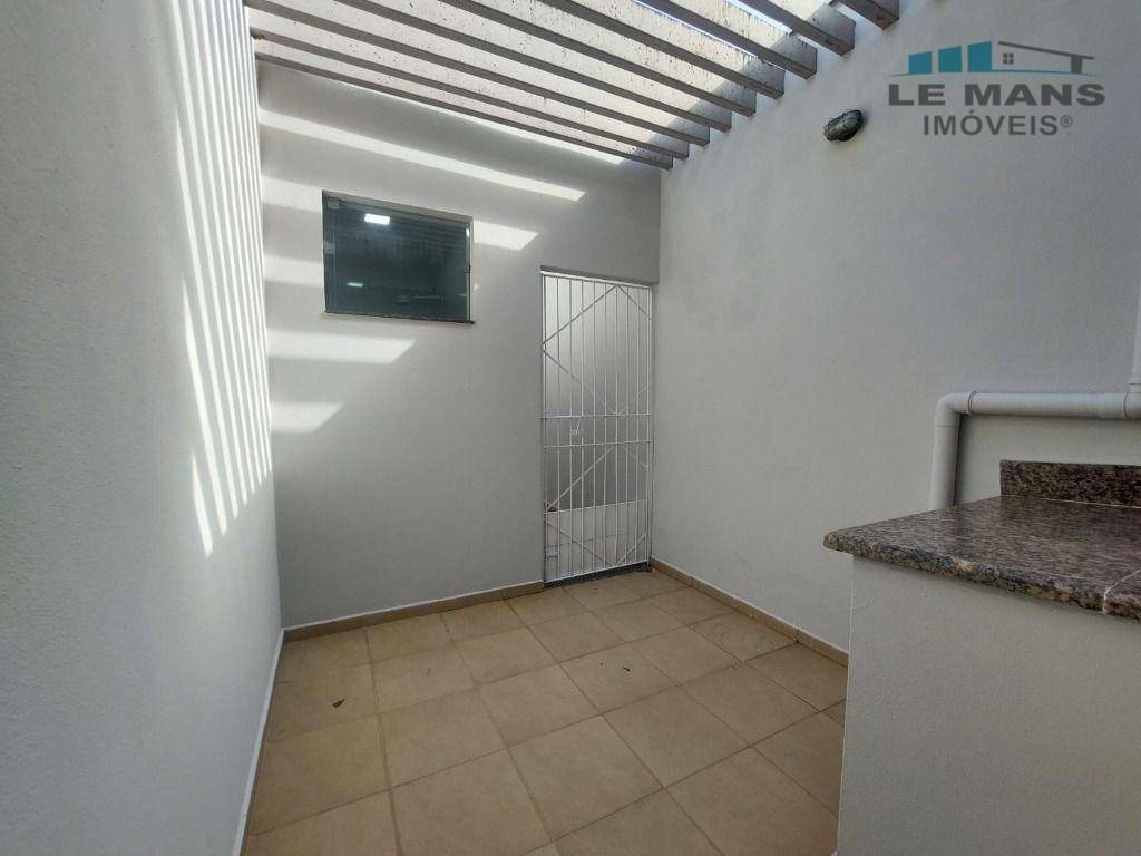 Casa para alugar com 3 quartos, 130m² - Foto 12