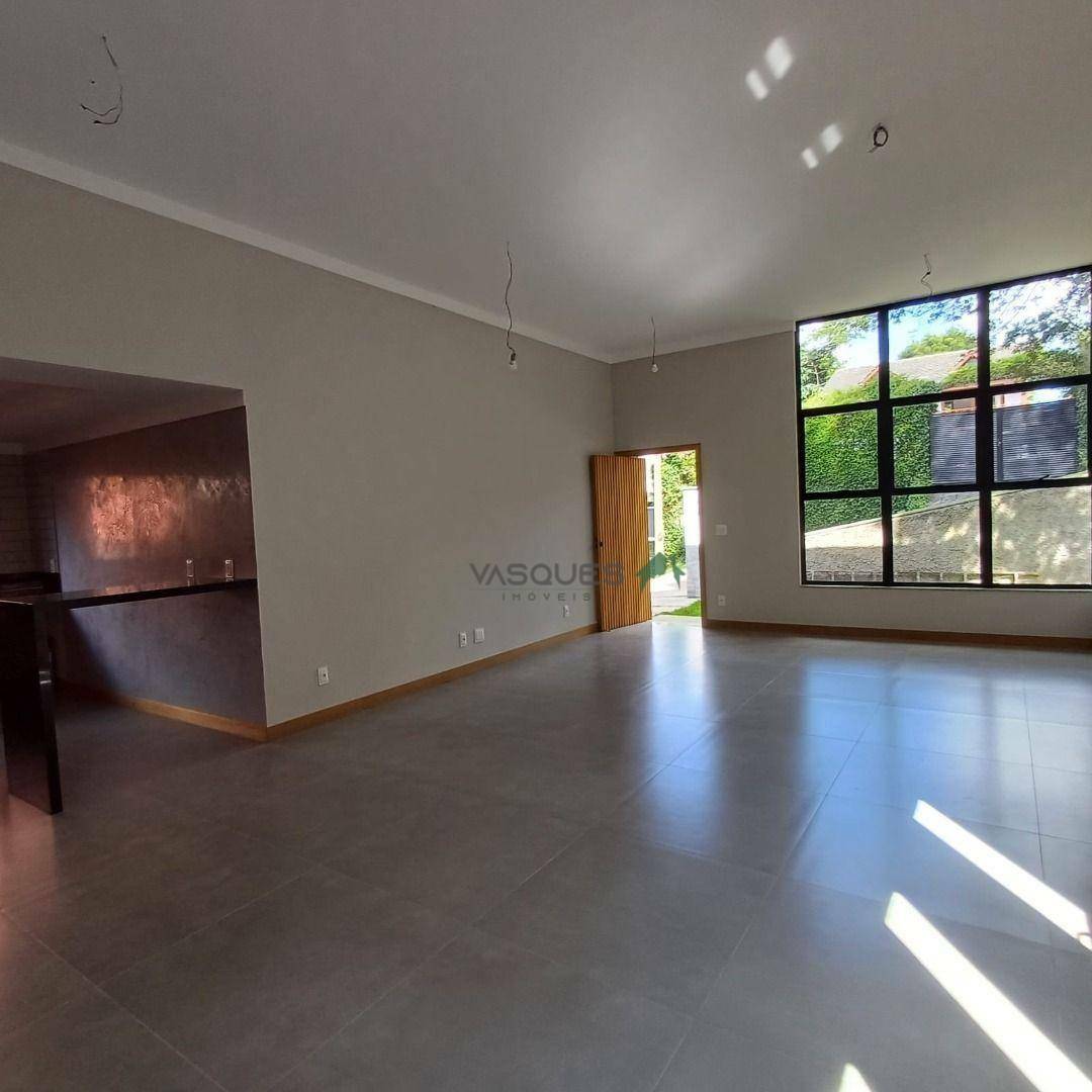 Casa de Condomínio à venda com 3 quartos, 220m² - Foto 3