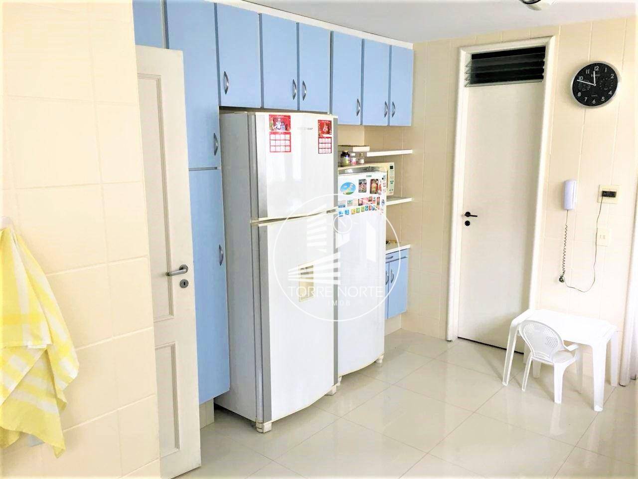 Apartamento à venda com 4 quartos, 220m² - Foto 9