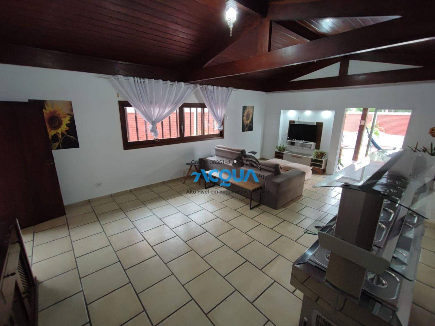 Casa à venda com 5 quartos, 200m² - Foto 2