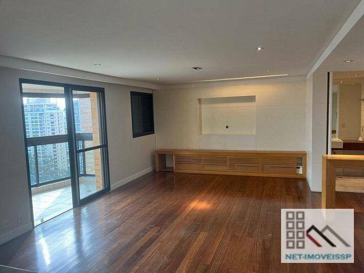 Apartamento à venda com 3 quartos, 192m² - Foto 4