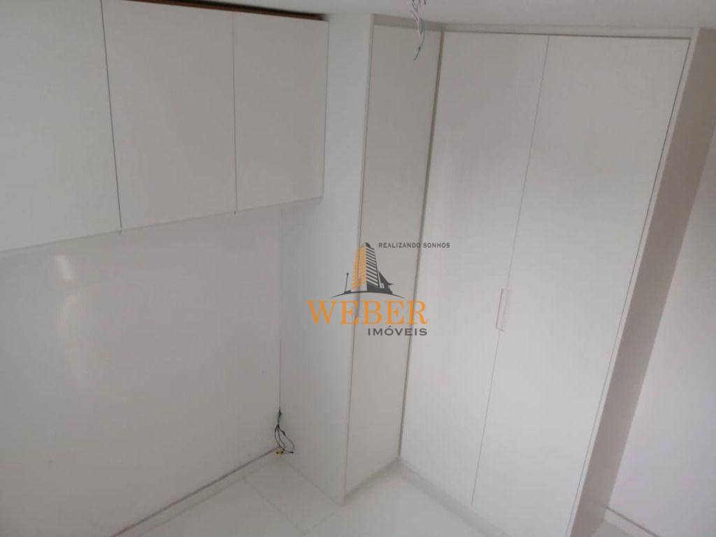 Apartamento à venda com 2 quartos, 40m² - Foto 18