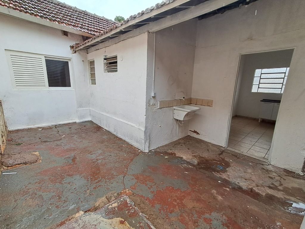 Casa para alugar com 2 quartos, 180m² - Foto 16