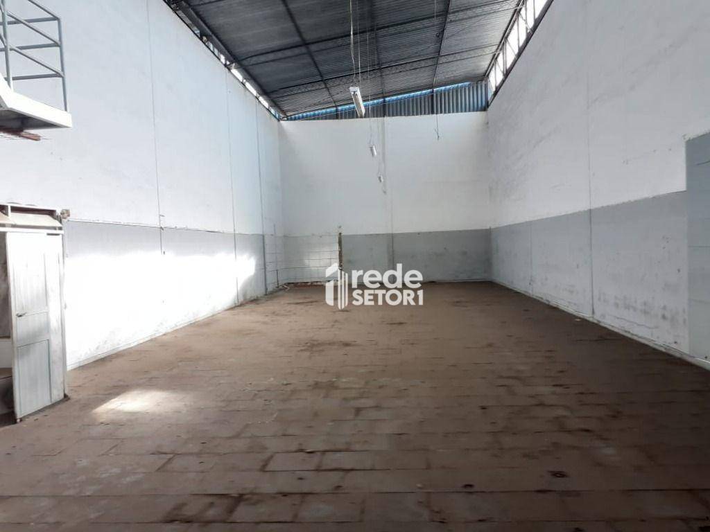 Depósito-Galpão-Armazém para alugar, 220m² - Foto 1