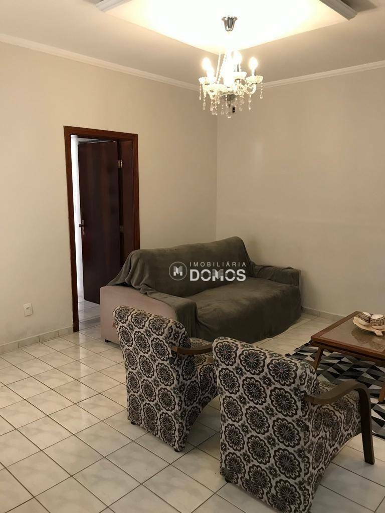 Casa à venda com 4 quartos, 200m² - Foto 13