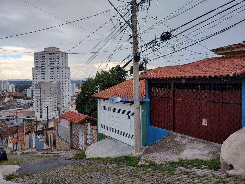 Casa à venda com 1 quarto, 101m² - Foto 2