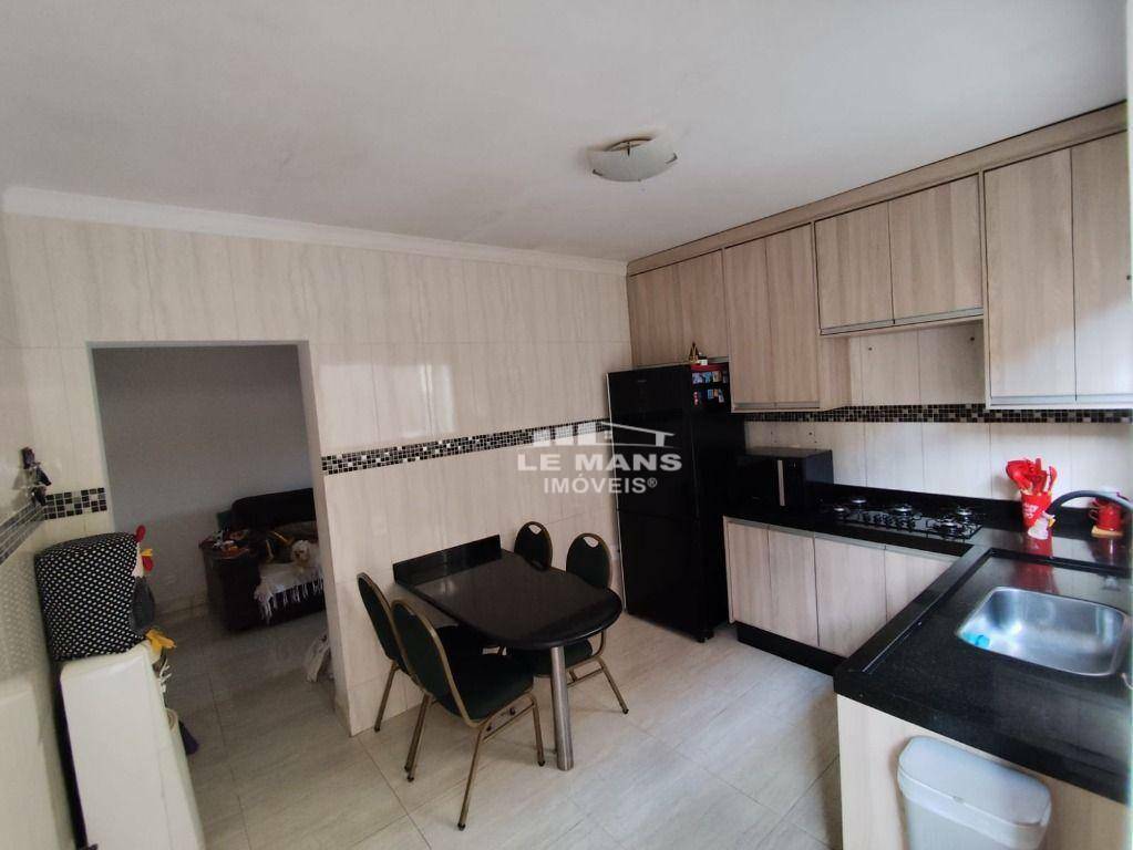 Casa à venda com 5 quartos, 200m² - Foto 26