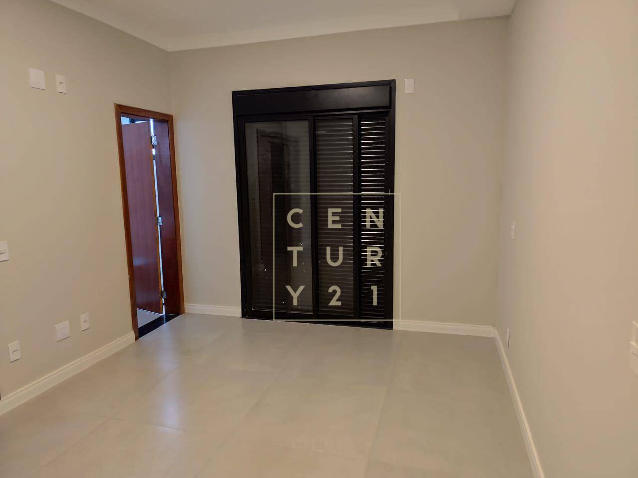 Casa de Condomínio à venda com 3 quartos, 200m² - Foto 2