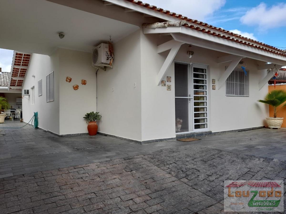 Casa à venda com 3 quartos, 250m² - Foto 2