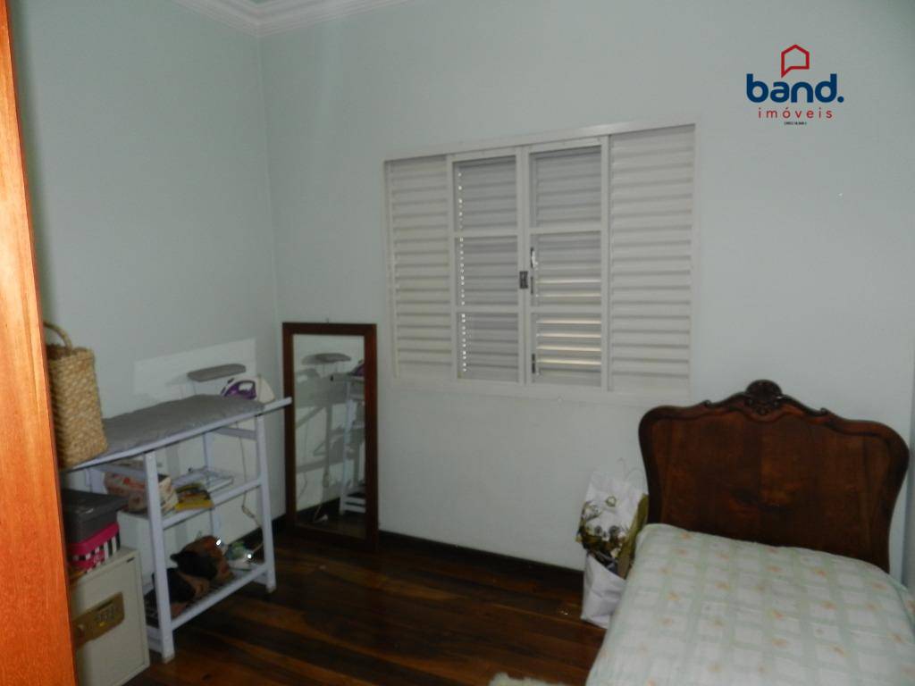 Casa à venda com 4 quartos, 200m² - Foto 11