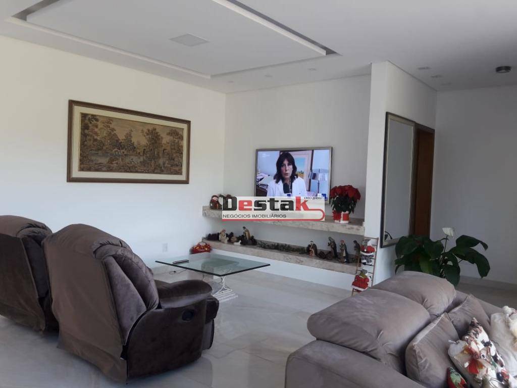 Sobrado à venda com 3 quartos, 310m² - Foto 1