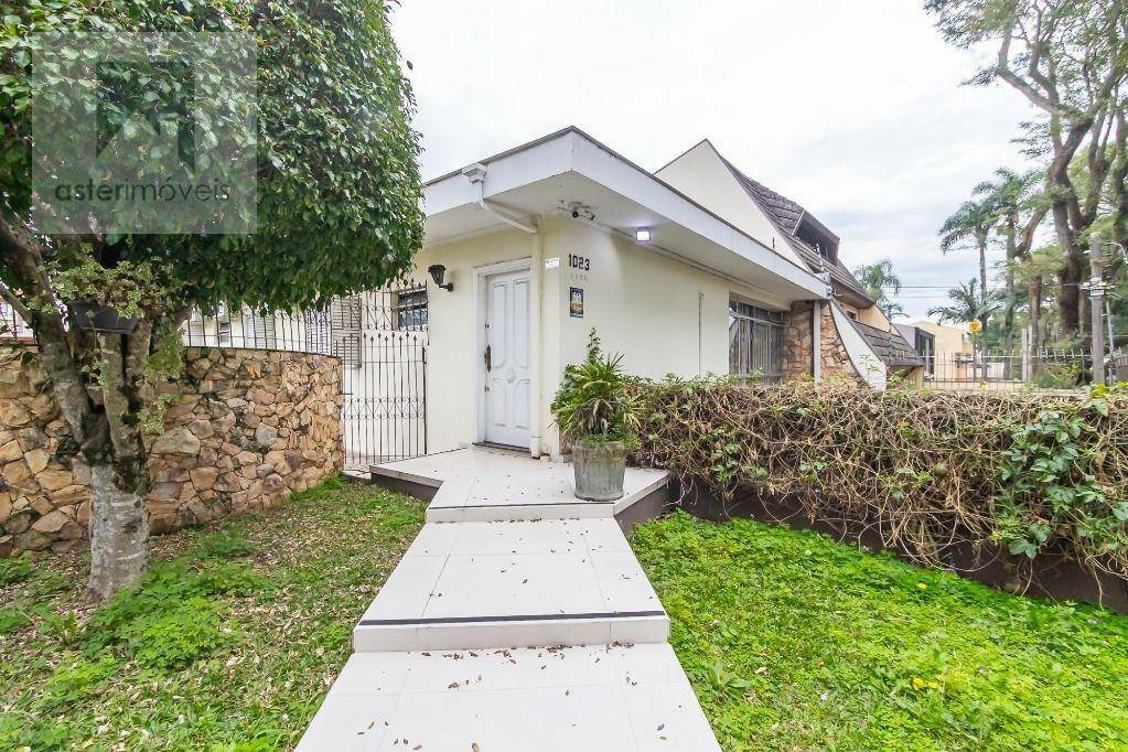 Casa para alugar com 4 quartos, 285m² - Foto 1