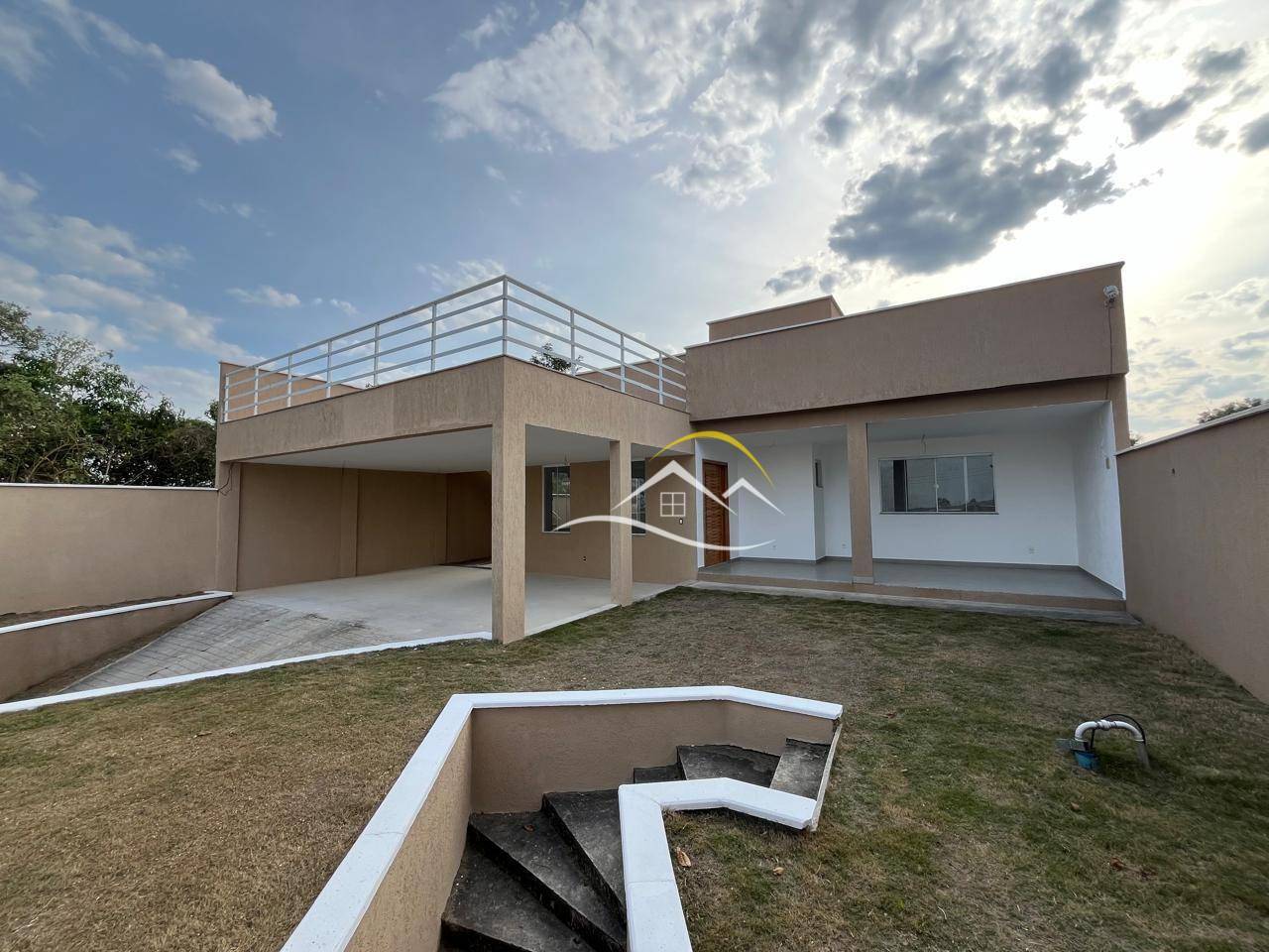 Casa à venda com 4 quartos, 225m² - Foto 1